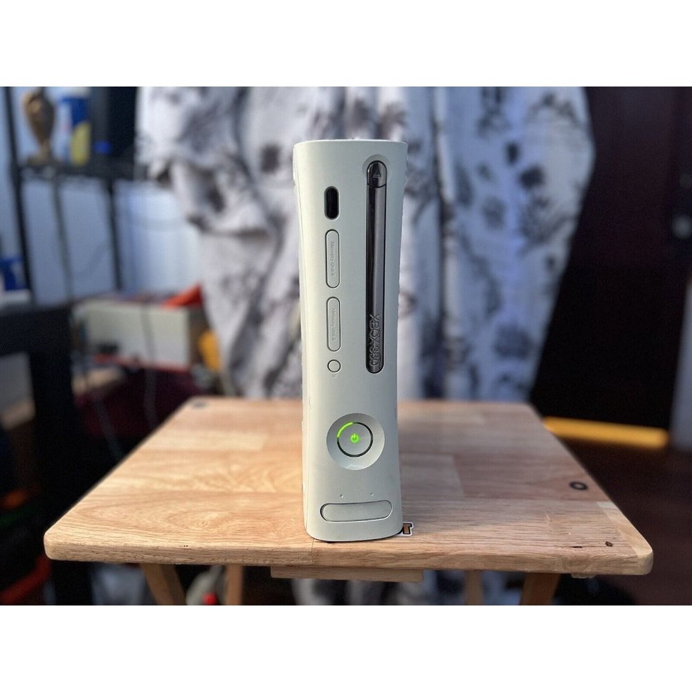 Microsoft Xbox 360 HDD 60GB  Pro White Console Controller